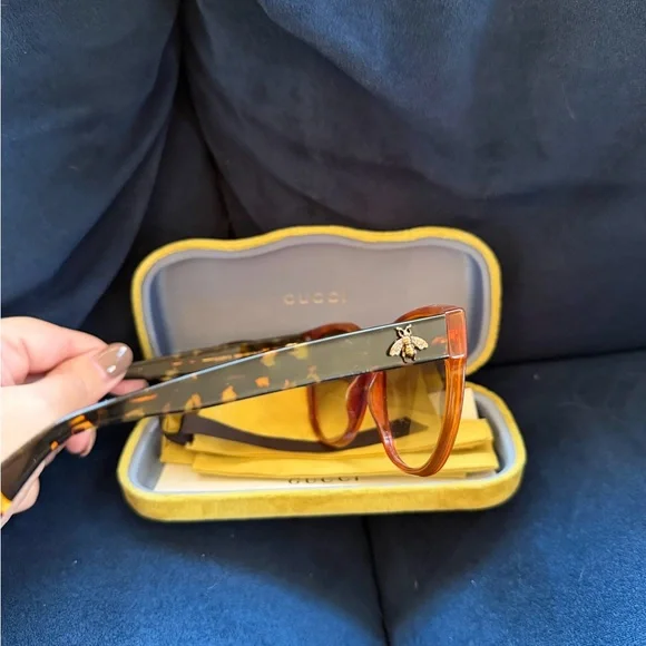 Gucci Tortoiseshell Sunglasses - Picture 3 of 5